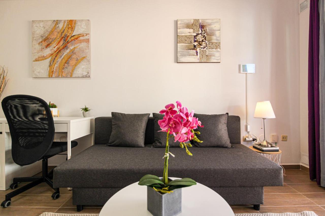 Beautiful Renovated Apartment With Air Conditioning Just Steps From The Sea In Playa San Juan Bagian luar foto