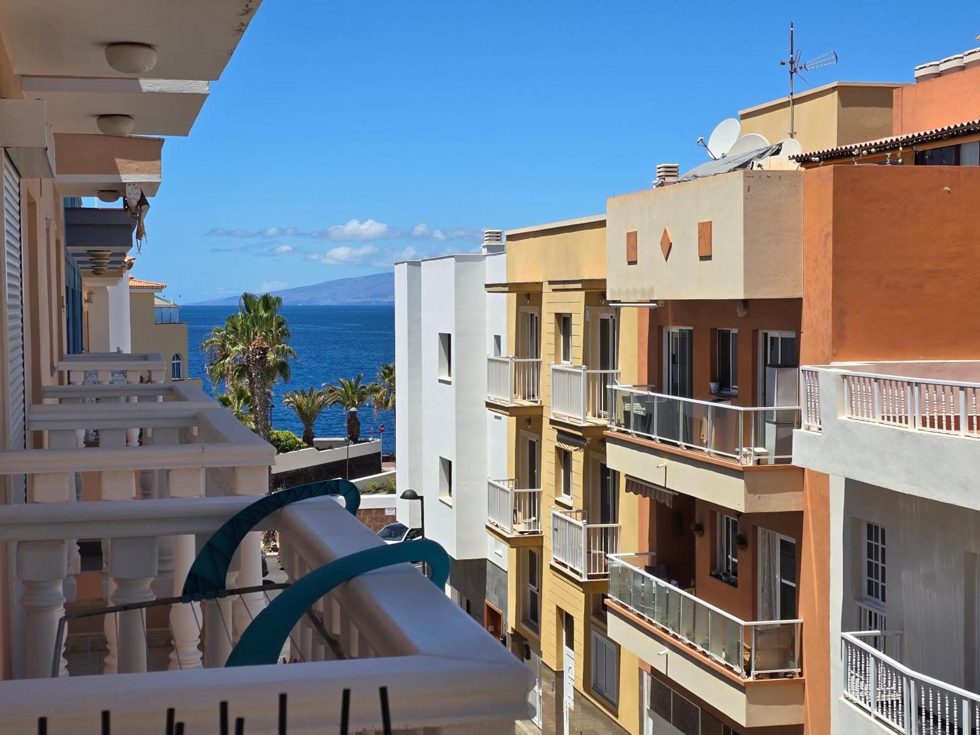 Beautiful Renovated Apartment With Air Conditioning Just Steps From The Sea In Playa San Juan Bagian luar foto